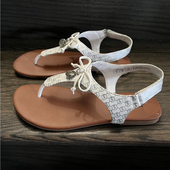 Michael Kors girls sandals sz 4 youth EUC worn twice - Picture 3 of 4